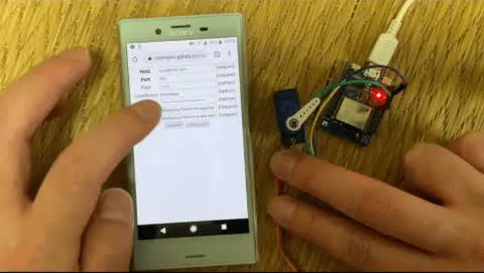 ESP8266 と Web アプリを MQTT で繋いでみた