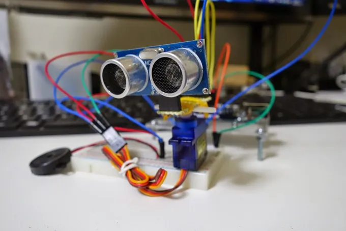 Arduinoでまわりになにかないか検出するものを作る